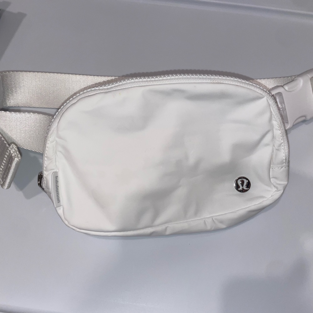Lululemon belt bag in white